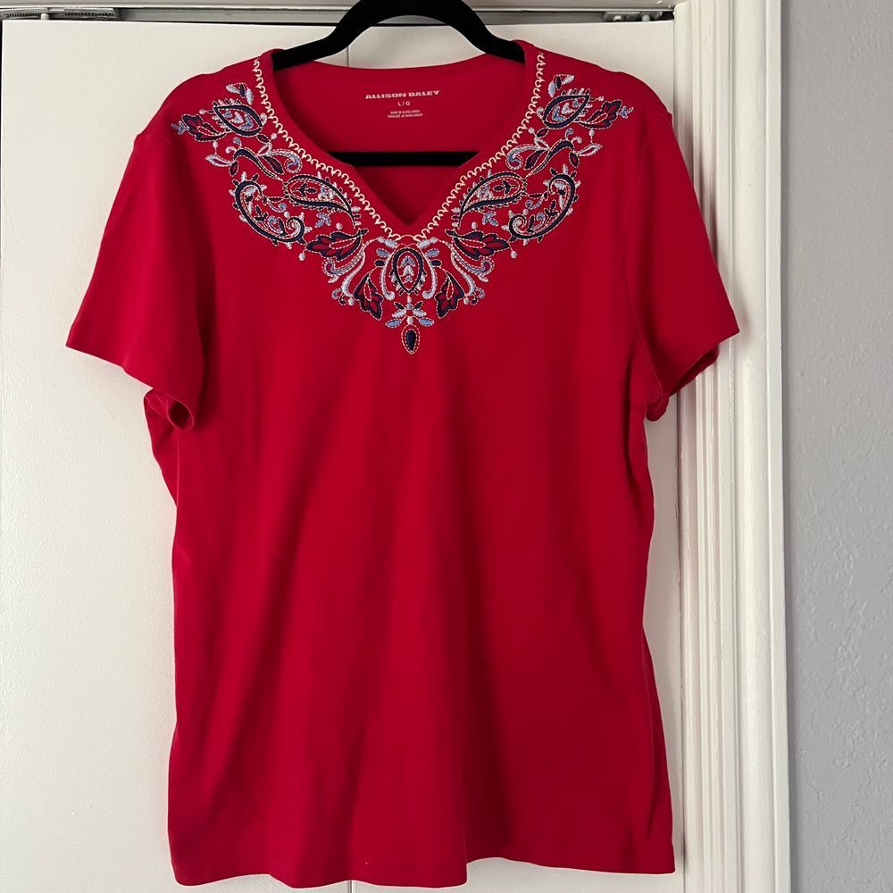 Allison Daley Red V-Neck T-Shirt Embellished Rhinestone Paisley Detail L/G